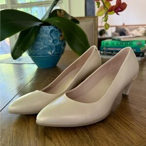 Ecco Cream Pointed Toe Kitten Heels